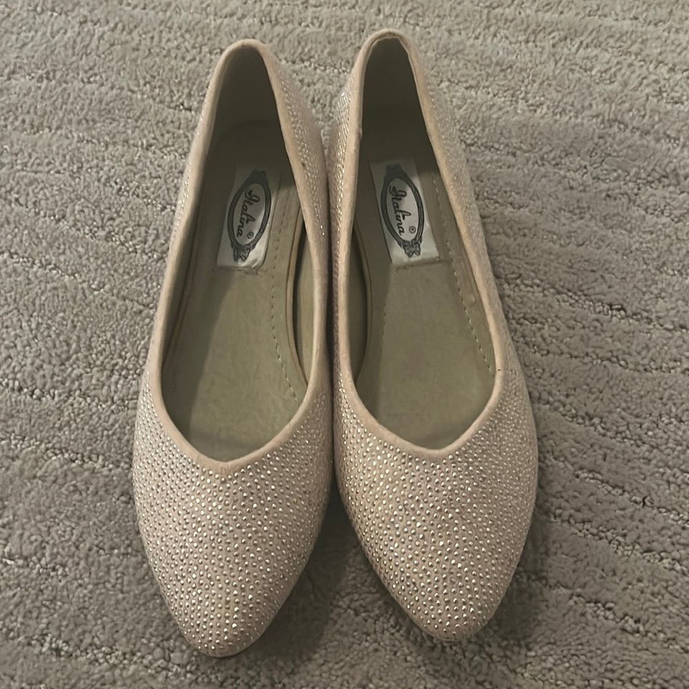 Brand new Size 9 Flats